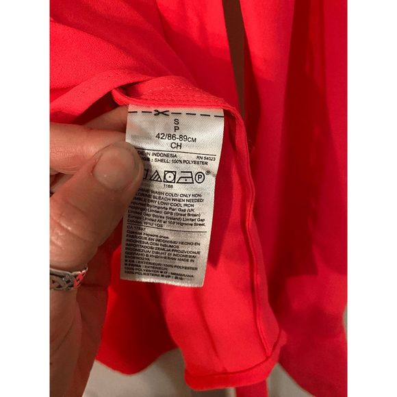 Banana Republic Bright Pink Long sleeve Blouse, NWT, Size Small, Retail $78 - Picture 2 of 4